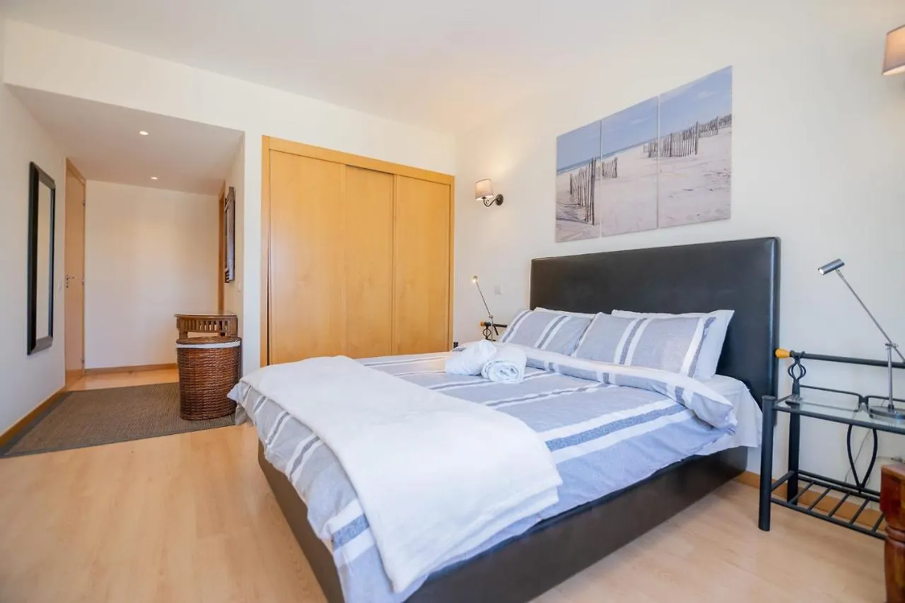 Marina Retreat - An Exquisite 2 Bedroom Apartment On The Lagos Marina