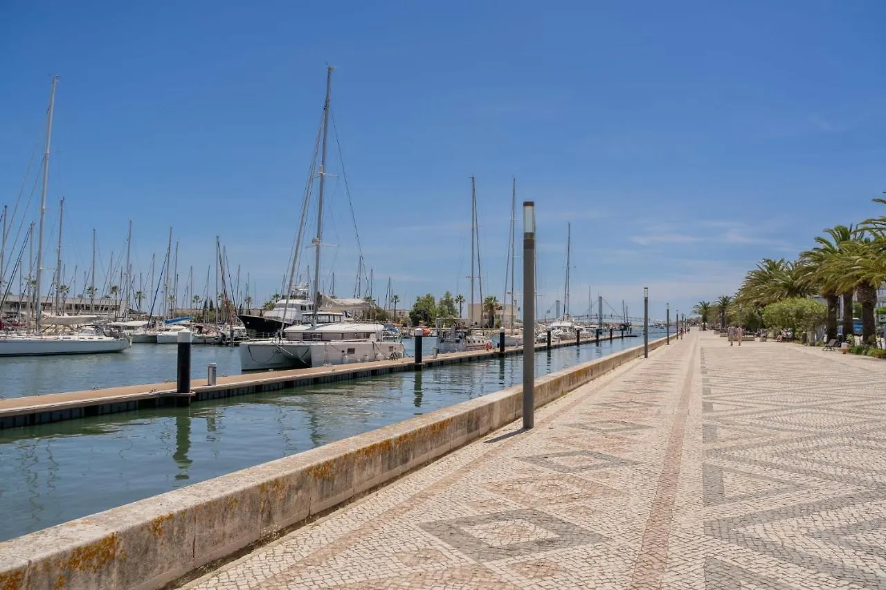 Marina Retreat - An Exquisite 2 Bedroom Apartment On The Lagos Marina 0*,