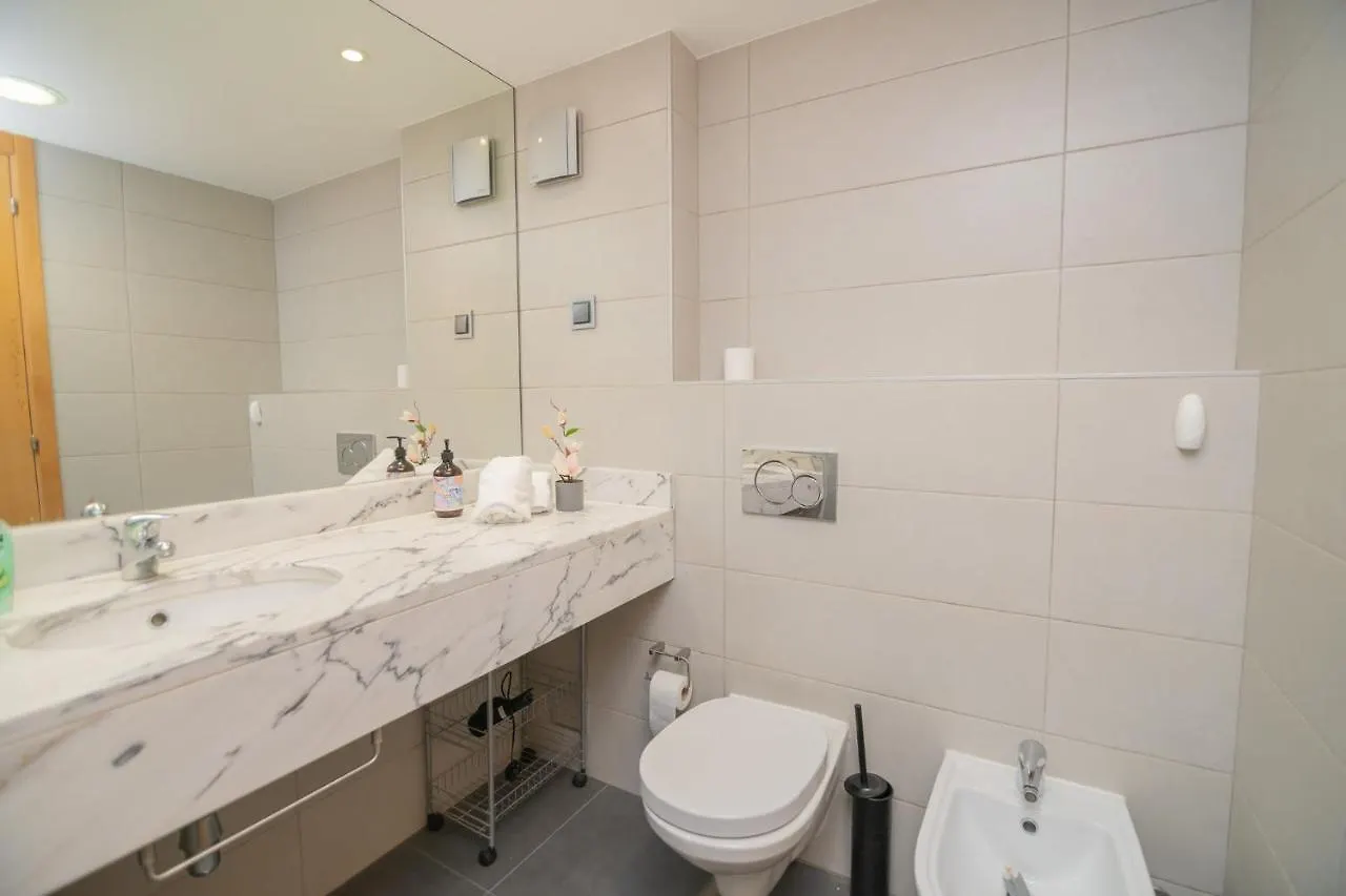 Marina Retreat - An Exquisite 2 Bedroom Apartment On The Lagos Marina